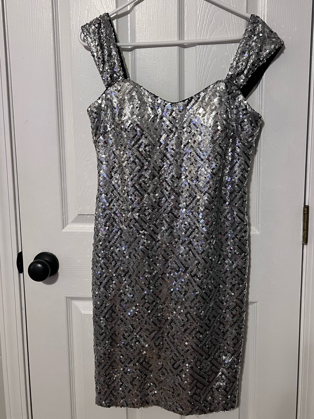 Calvin Klein Size 8 Silver Black Sequin Cocktail Party Dress NWOT